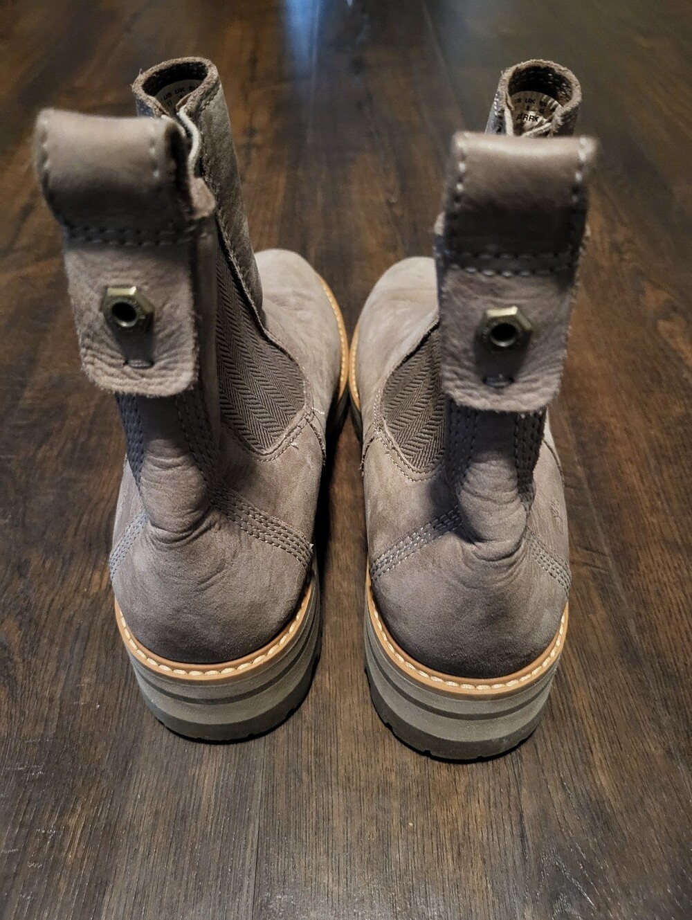 Timberland Courmayeur Valley Chelsea Boots Womens 11 Taupe Grey Nubuck Leather - Picture 3 of 9